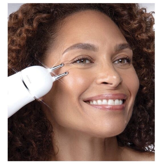 Nuface Trinity+ Boost w/ Effective Lip & Eye Attachment & Activator Gel - no box - Picture 7 of 8